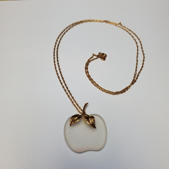 Avon apple necklace - Picture 3 of 7